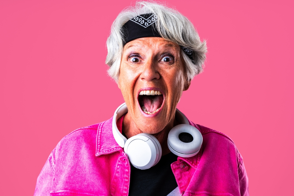 Beautiful,Senior,Woman,With,Gray,Hair,Wearing,Colorful,Stylish,Clothing