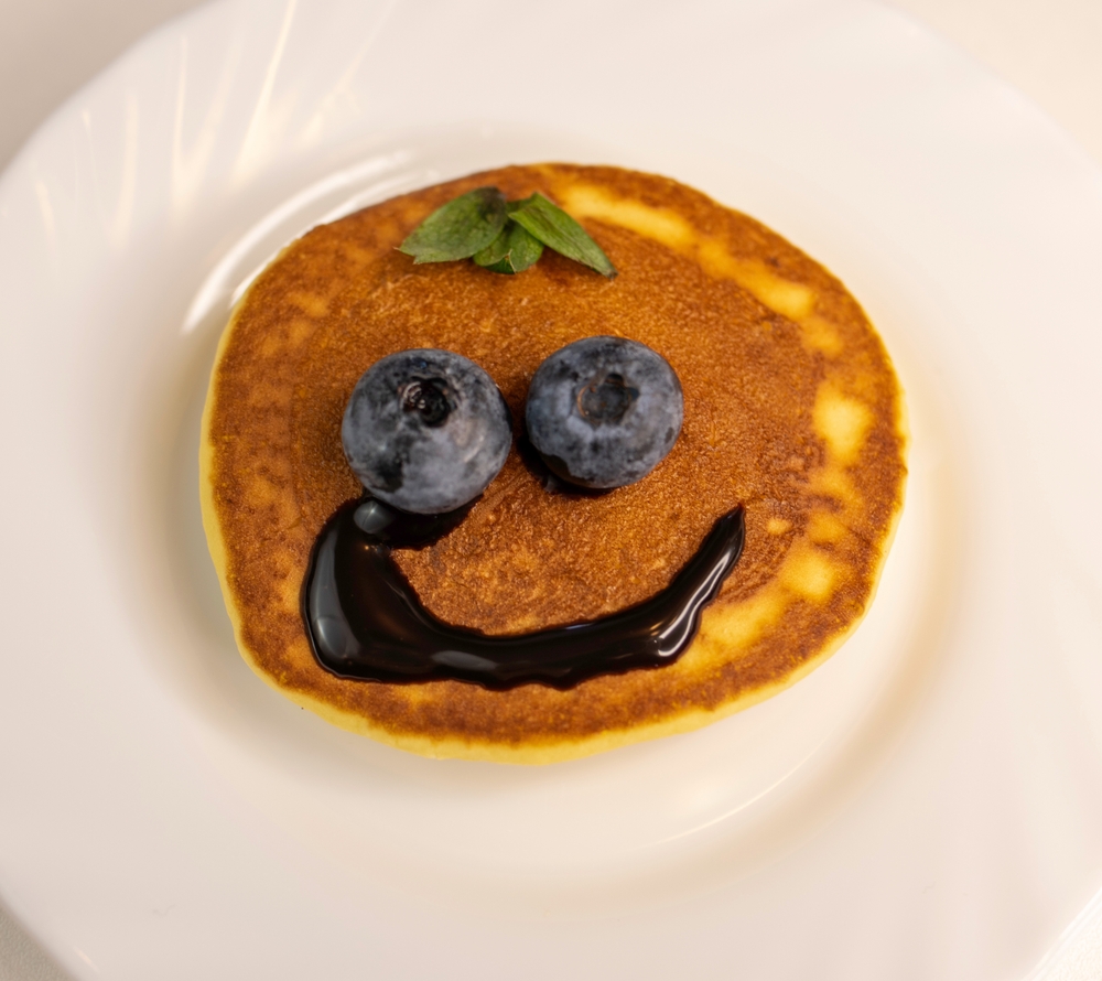 Pancake,With,Smiley,Face,On,Plate