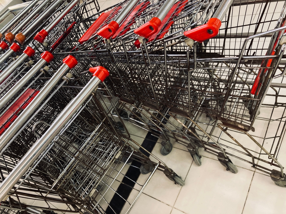 Row,Of,Shopping,Carts,In,A,Supermarket