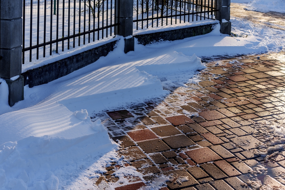 Hilton Hotel Kept Banning ICE Agents Hours After Issuing This Groveling Apology