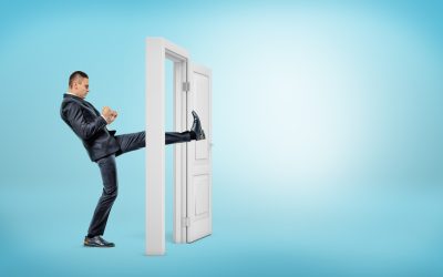 NFL star went public with a wild story about the Dolphins owner kicking a door open on Mike McDaniel