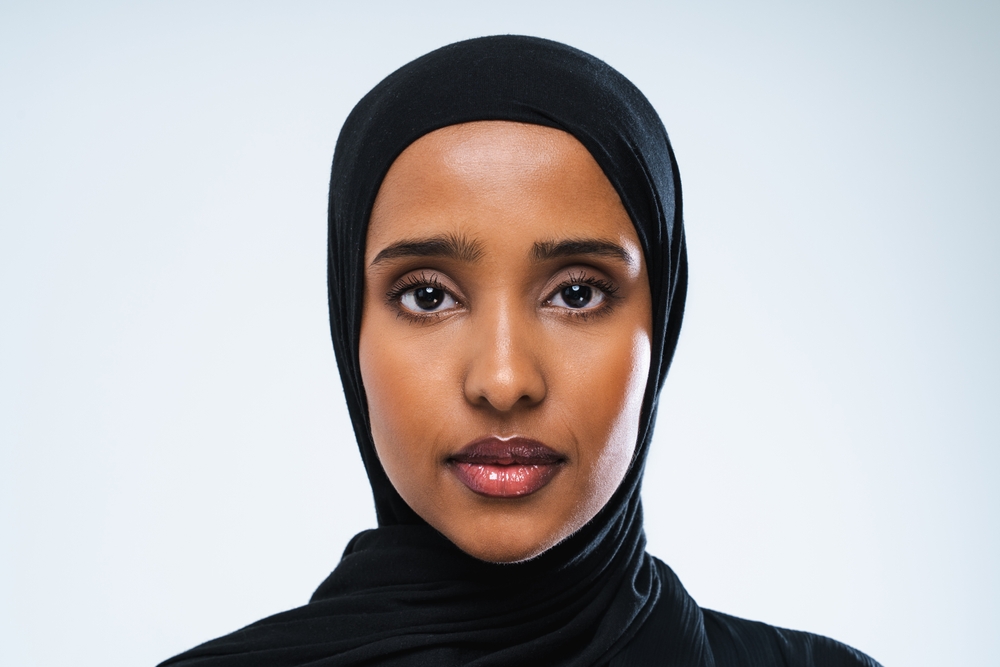 Joni Ernst Caught Ilhan Omar Sneaking a Million Dollars to a Somali Restaurant Calling Itself a Clinic