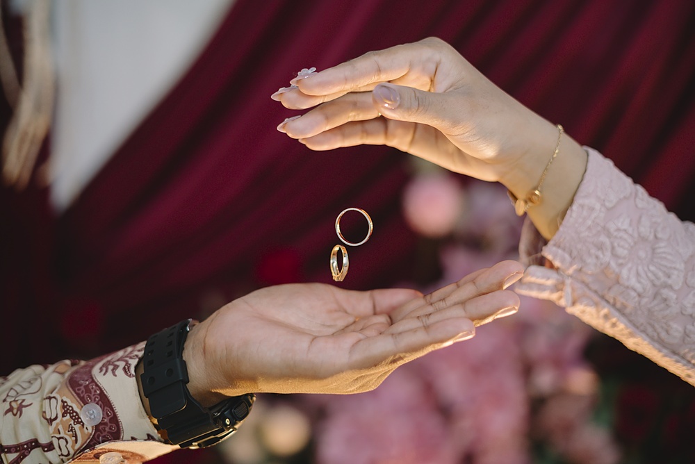 A,Romantic,Close-up,Wedding,Scene,Featuring,A,Bride,And,Groom